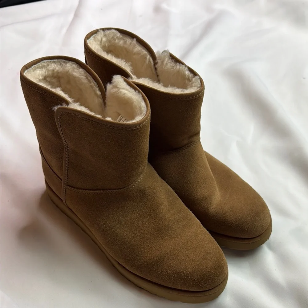 UGG Cory II Genuine Shearling Lined Chestnut Suede‎ Boots
